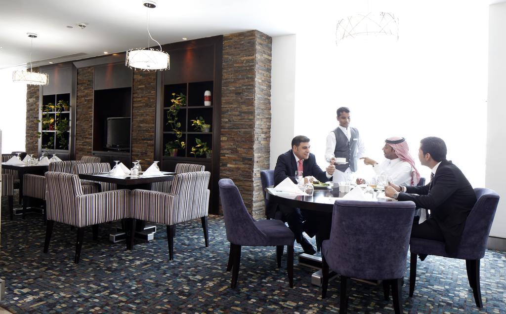 Novotel Dammam Business Park Eksteriør bilde